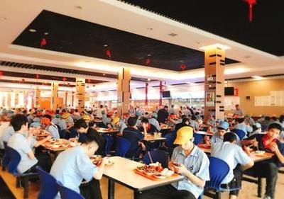 為什么大企業(yè)都選擇食堂外包？企業(yè)管理的深層考量與餐飲管理服務(wù)的價(jià)值